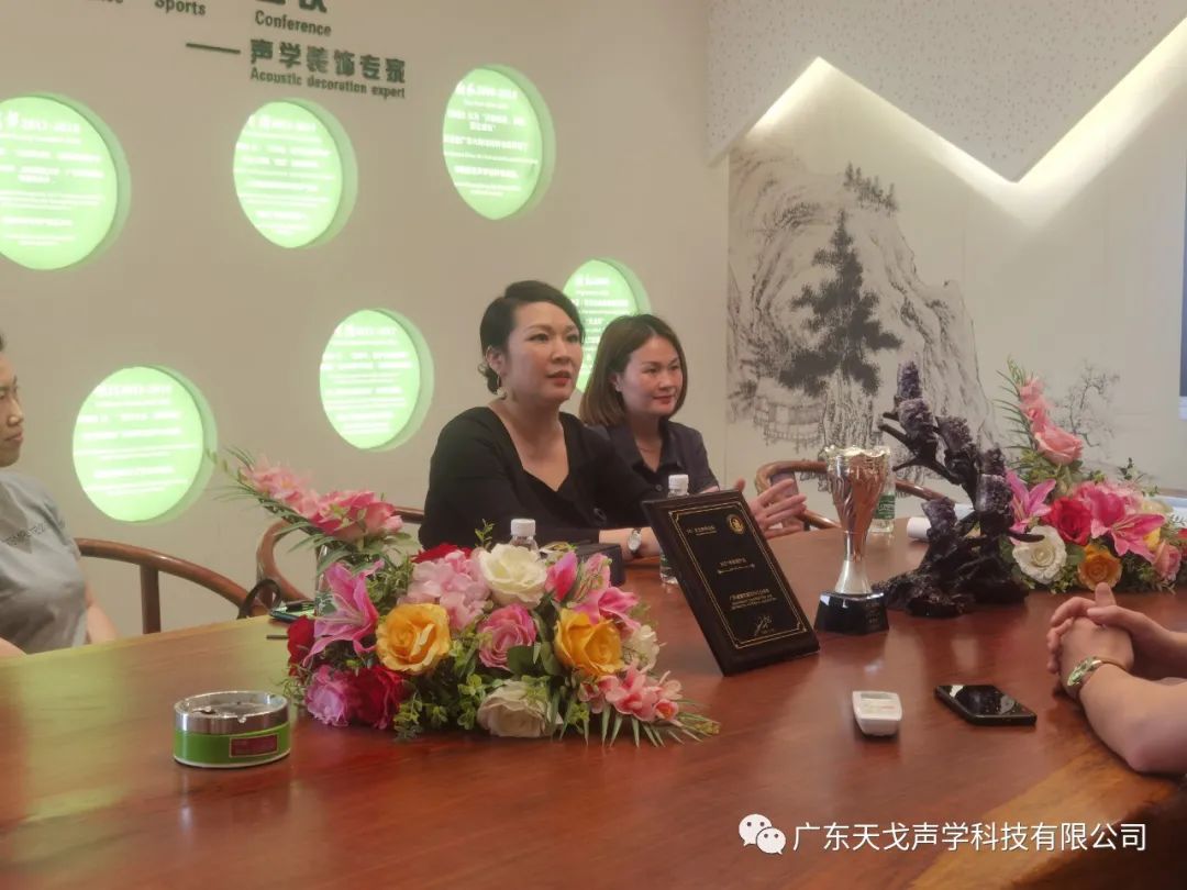 歡迎廣東省建筑裝飾設(shè)計(jì)行業(yè)協(xié)會(huì)蘭芳會(huì)長(zhǎng)一行人蒞臨天戈指導(dǎo)工作-5